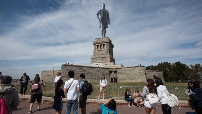 The Virgina-based patriot group APART has plans to replace the Statue of Liberty with a large monument of General Robert E. Lee.